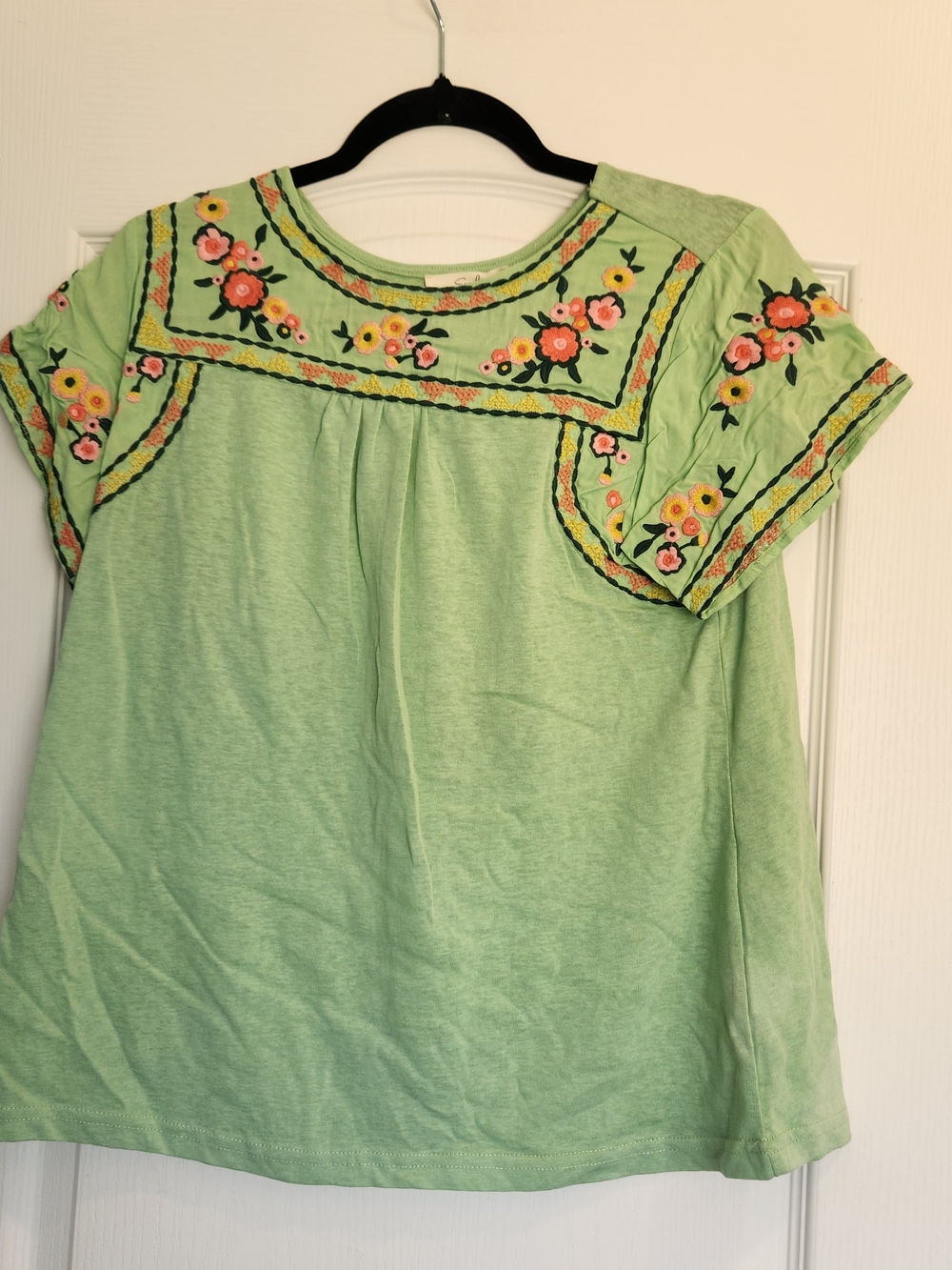 easel Mint Green Embroidered Floral Yoke Top S Euc